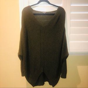 OVERSIZED ARMY GREEN SWEATER